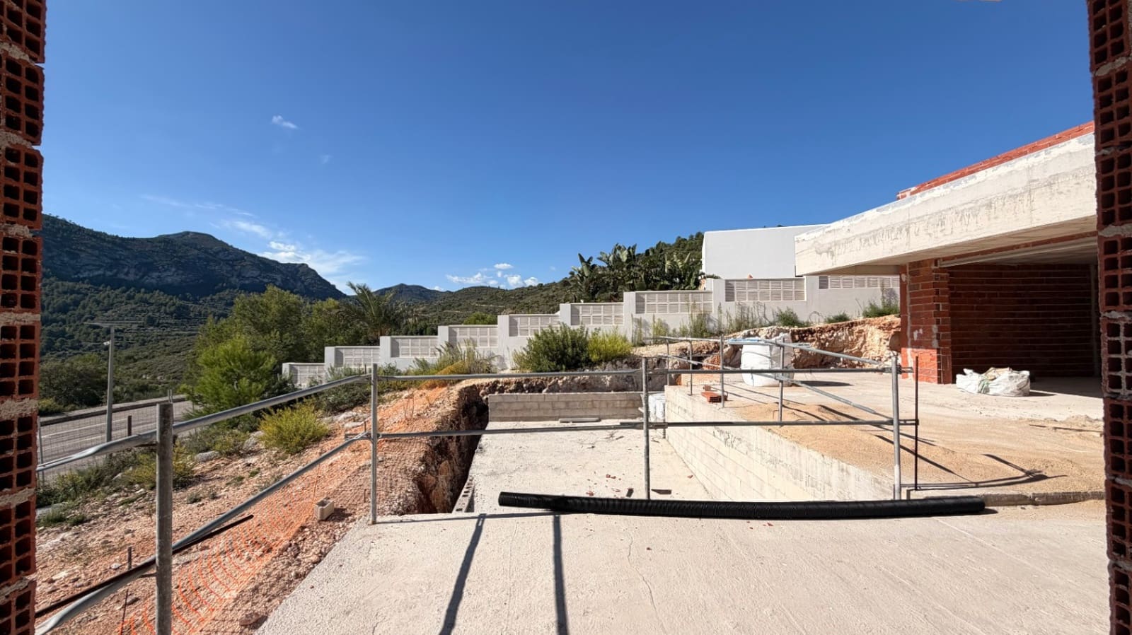 4 bedroom Villa for sale in Monte Solana with pool garage - € 799,000 (Ref: 10148262)