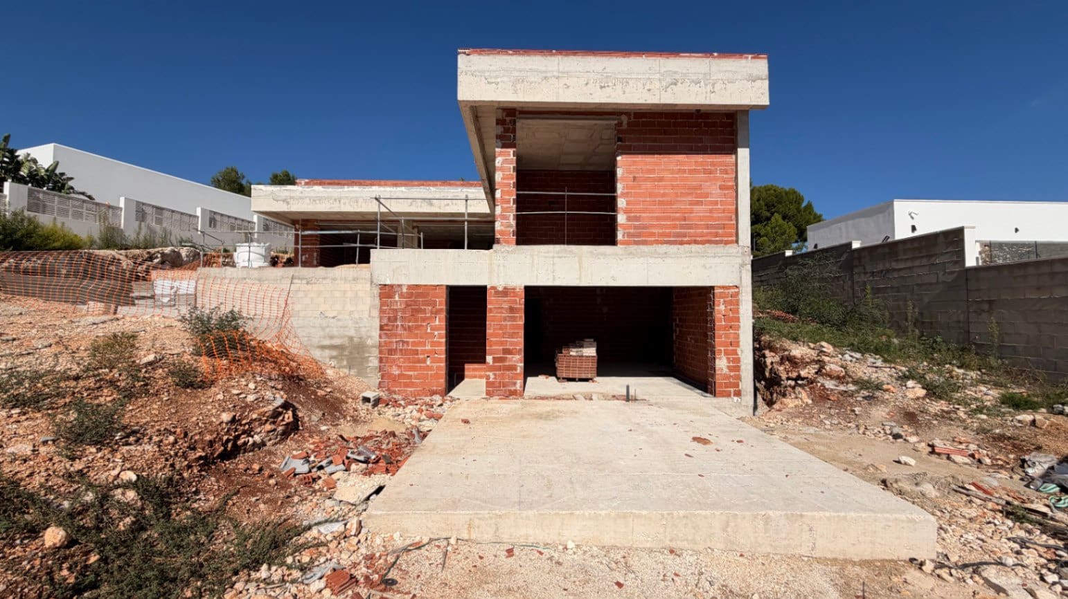 4 bedroom Villa for sale in Monte Solana with pool garage - € 799,000 (Ref: 10148262)