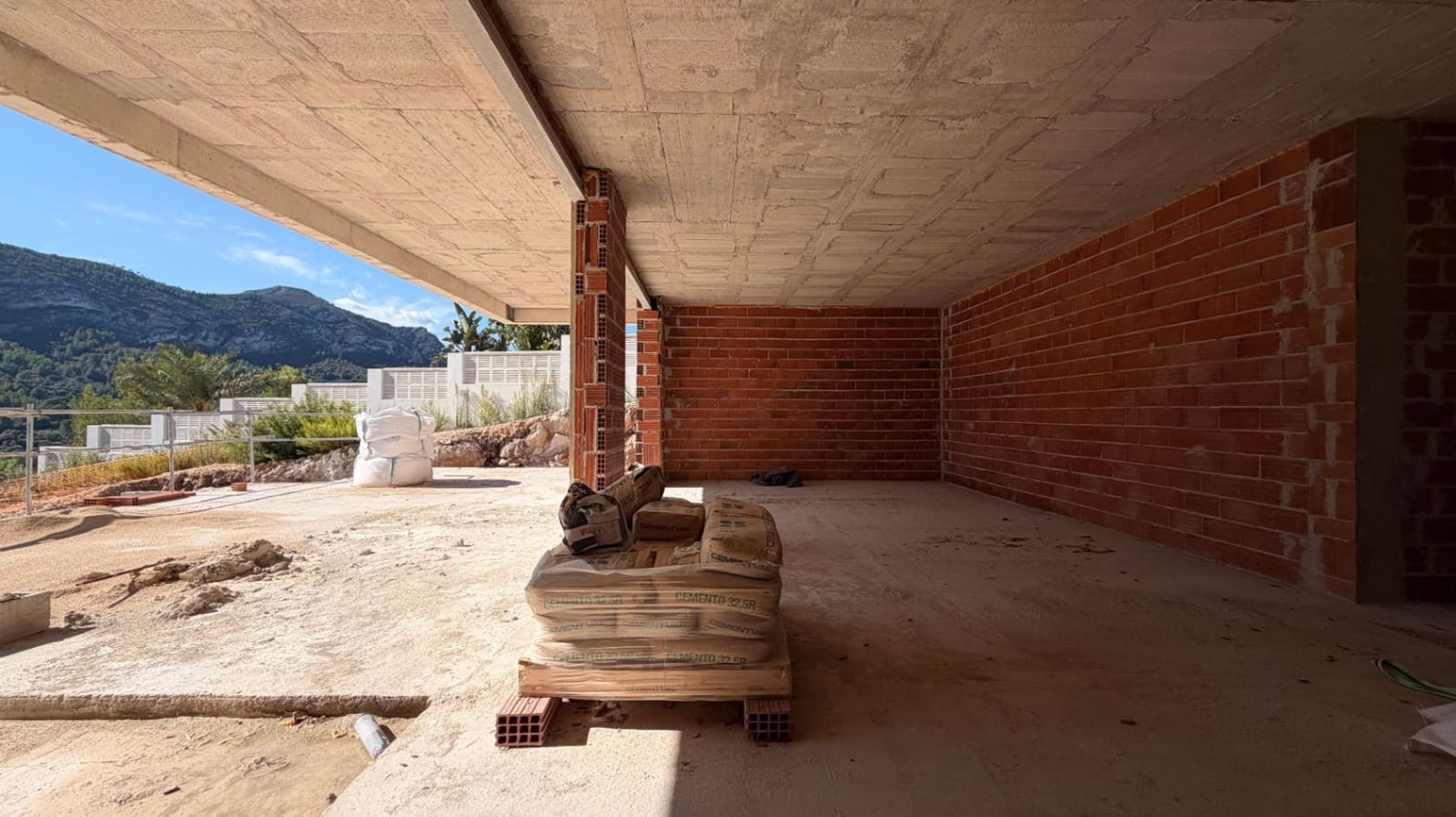 4 bedroom Villa for sale in Monte Solana with pool garage - € 799,000 (Ref: 10148262)