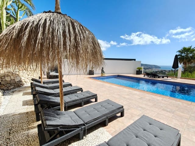 4 soverom Villa til salgs i Moraira, Teulada-Moraira med svømmebasseng garasje - € 1 399 000 (Ref: 9428250)