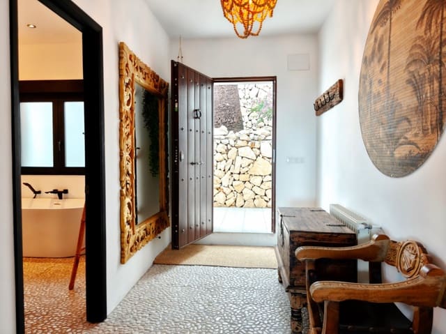 4 soverom Villa til salgs i Moraira, Teulada-Moraira med svømmebasseng garasje - € 1 399 000 (Ref: 9428250)