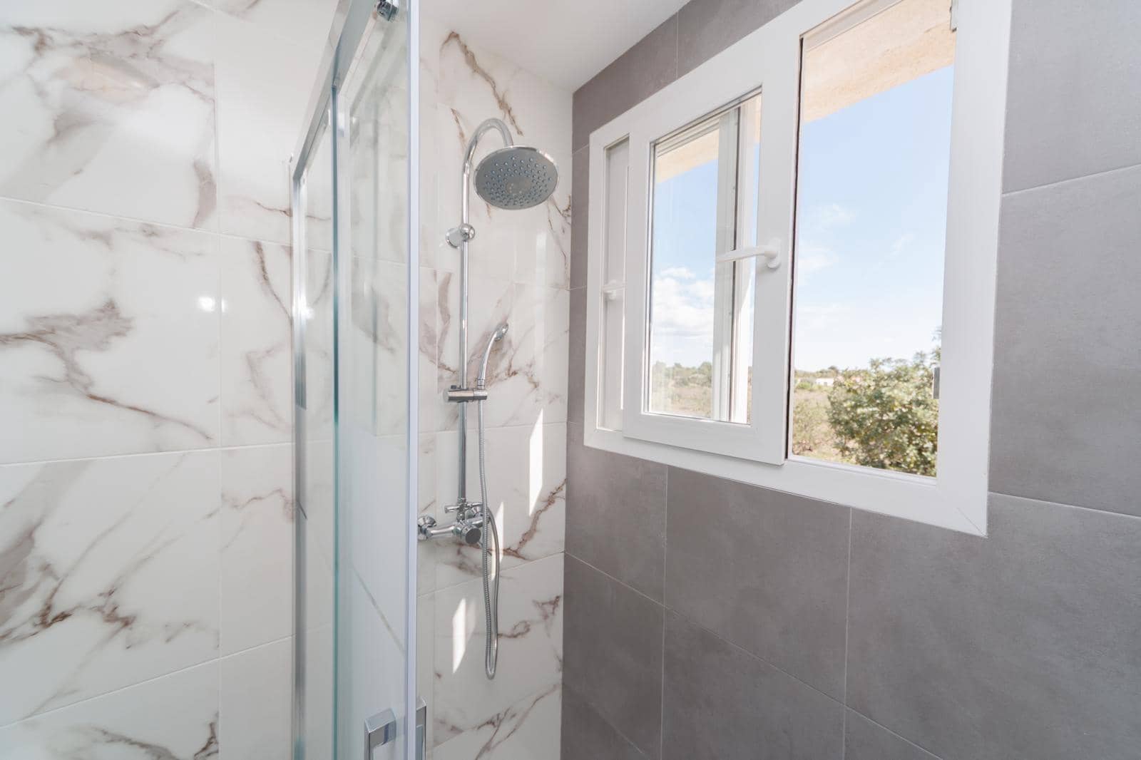 4 slaapkamer Villa te koop in Lliria met zwembad garage - € 590.000 (Ref: 9428251)