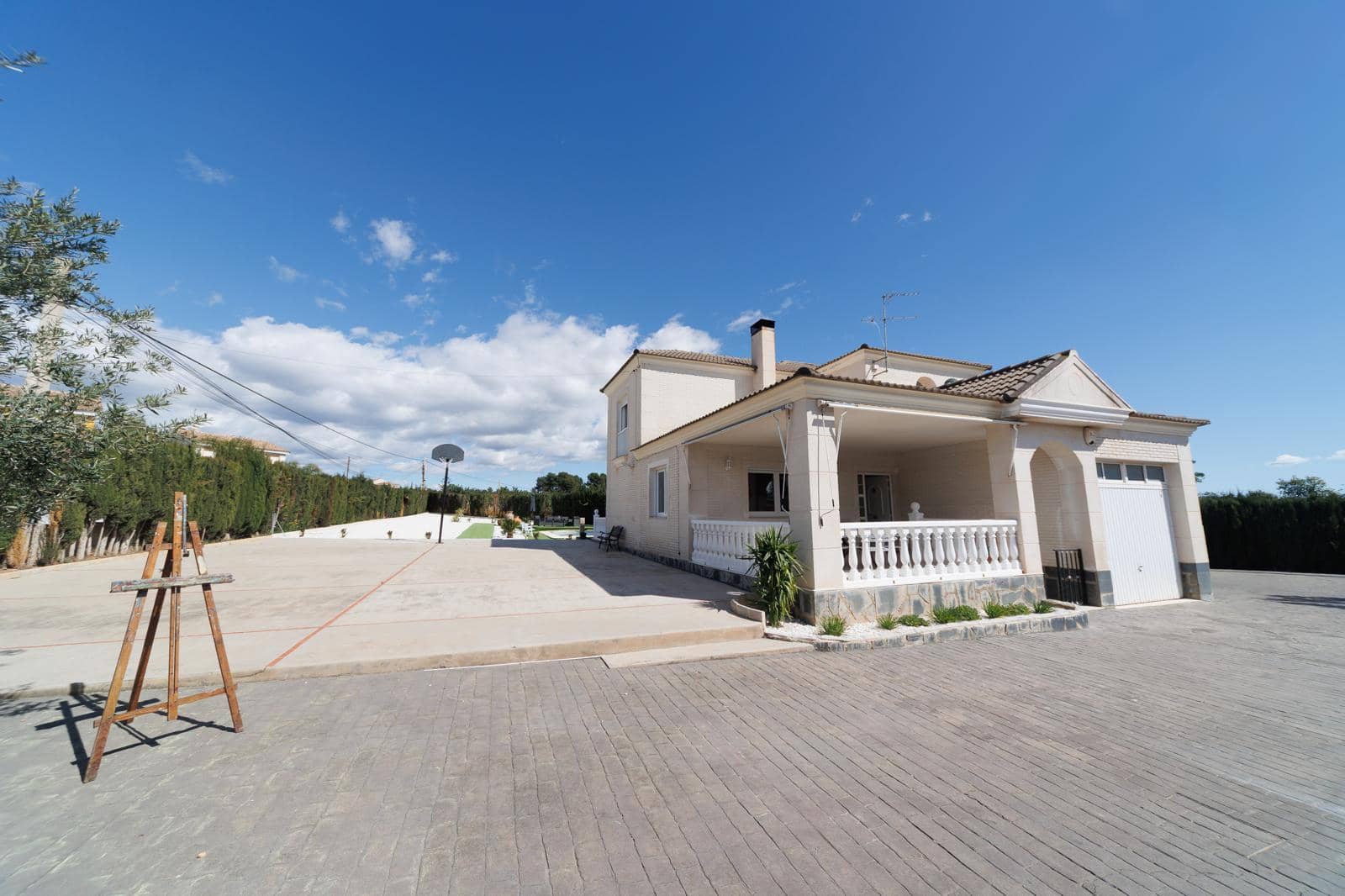 4 slaapkamer Villa te koop in Lliria met zwembad garage - € 590.000 (Ref: 9428251)