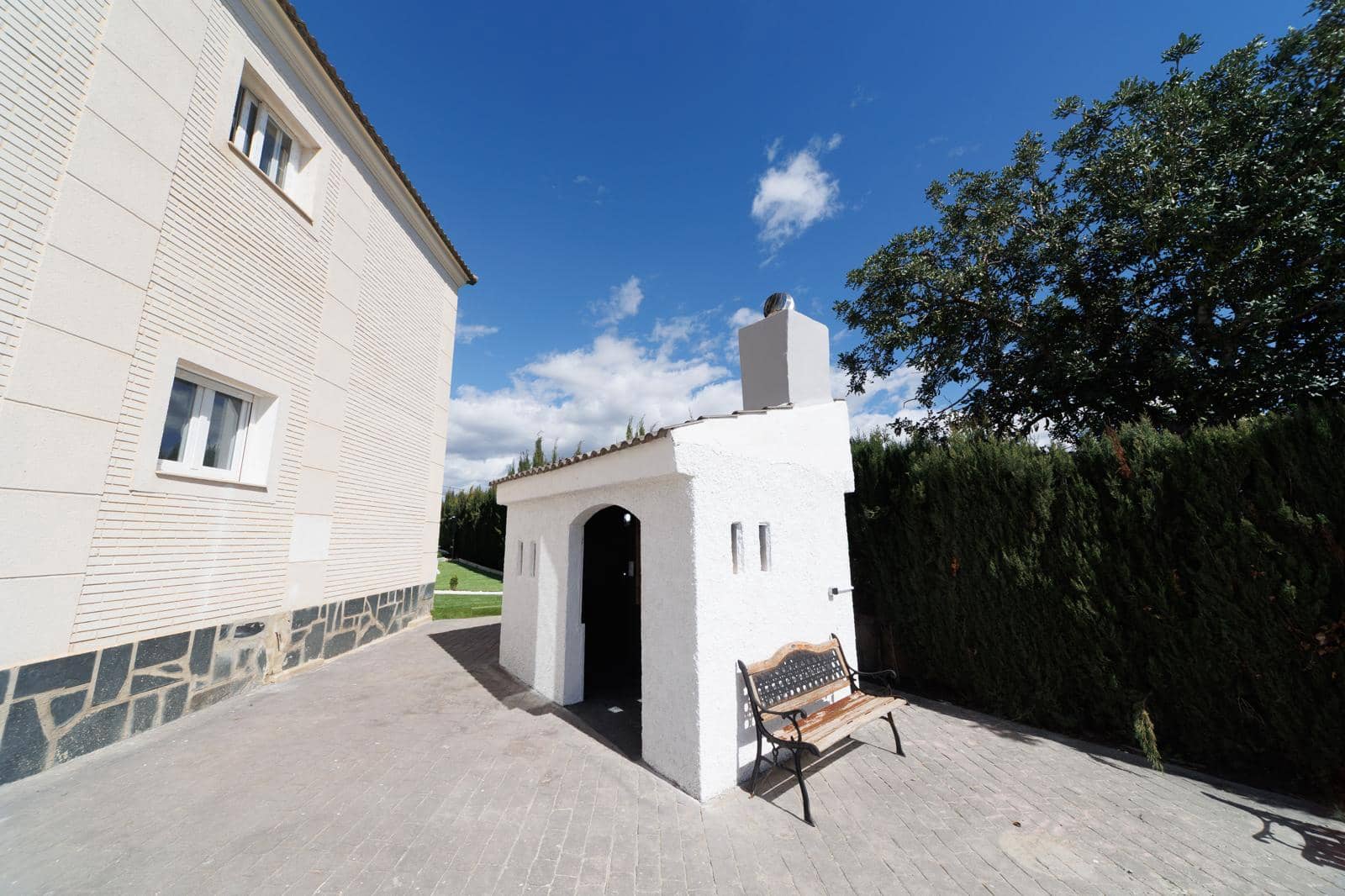 4 slaapkamer Villa te koop in Lliria met zwembad garage - € 590.000 (Ref: 9428251)