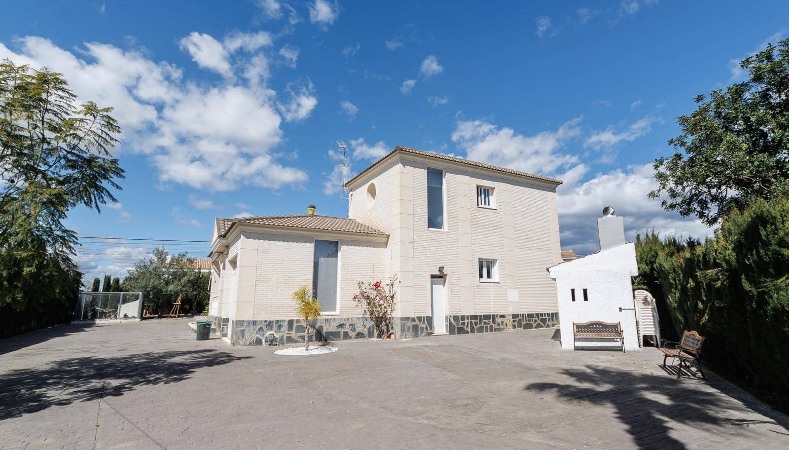 4 slaapkamer Villa te koop in Lliria met zwembad garage - € 590.000 (Ref: 9428251)