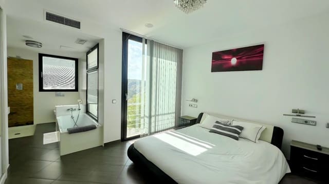 4 bedroom Villa for sale in Javea / Xàbia with pool - € 2,800,000 (Ref: 9480891)