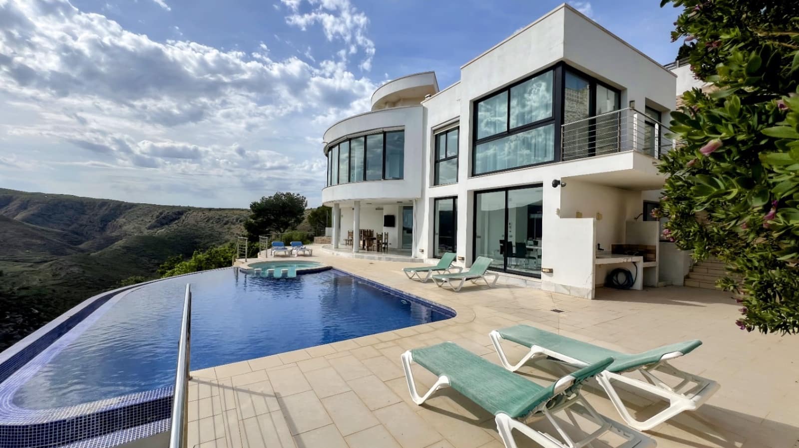 4 bedroom Villa for sale in Javea / Xabia with pool - € 2,800,000 (Ref: 9480891)
