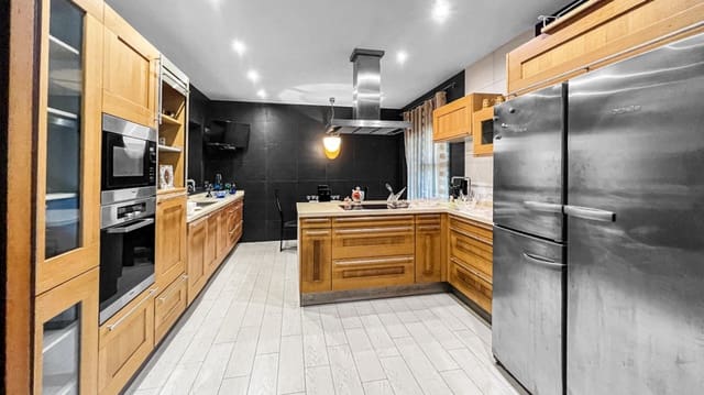 5 makuuhuone Huvila myytävänä paikassa Dénia mukana 
autotalli - 1 850 000 € (Ref: 9564236)