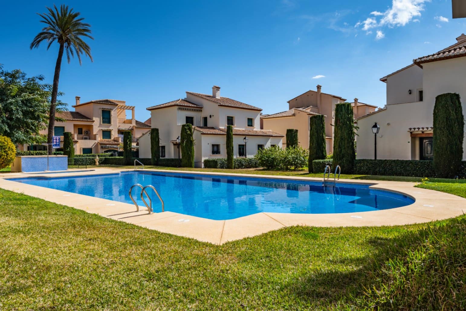 4 soverom Hus til salgs i Javea / Xabia med svømmebasseng garasje - € 749 000 (Ref: 9700189)