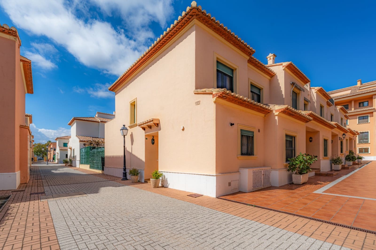 4 soverom Hus til salgs i Javea / Xabia med svømmebasseng garasje - € 749 000 (Ref: 9700189)