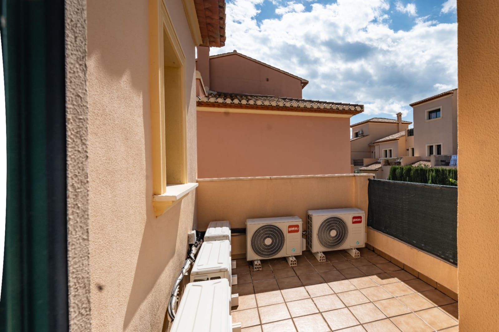 4 soverom Hus til salgs i Javea / Xabia med svømmebasseng garasje - € 749 000 (Ref: 9700189)