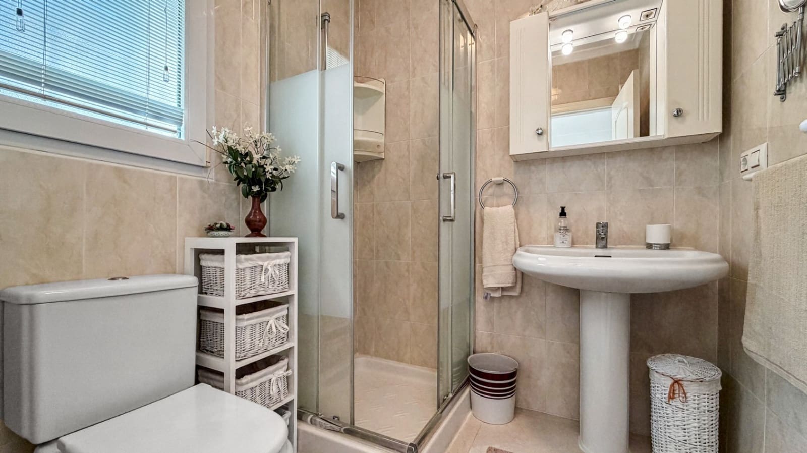 2 bedroom Villa for sale in Pedreguer with garage - € 275,000 (Ref: 9733812)