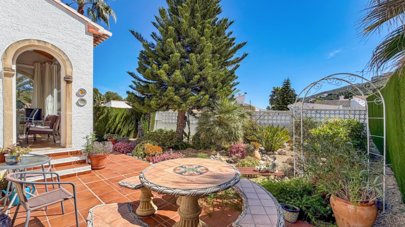 2 bedroom Villa for sale in Pedreguer with garage - € 275,000 (Ref: 9733812)