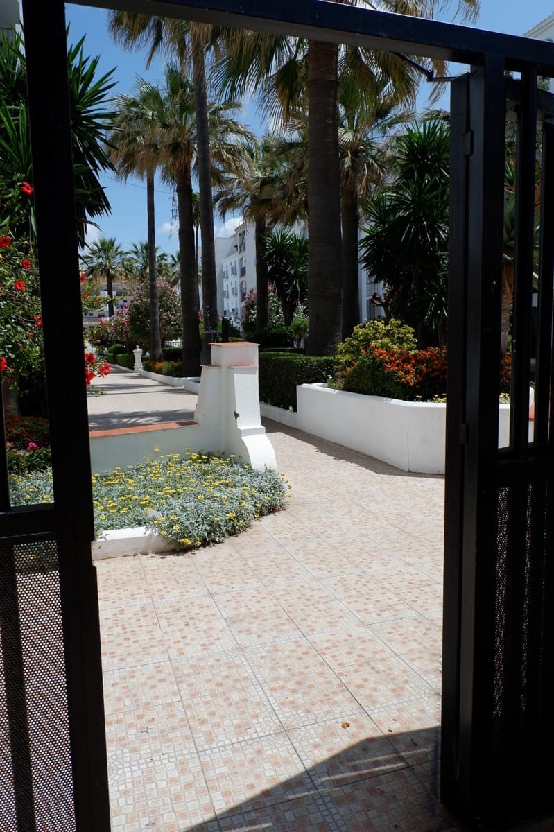 Apartamento de 2 habitaciones en Manilva en venta con piscina - 239.950 € (Ref: 10009583)