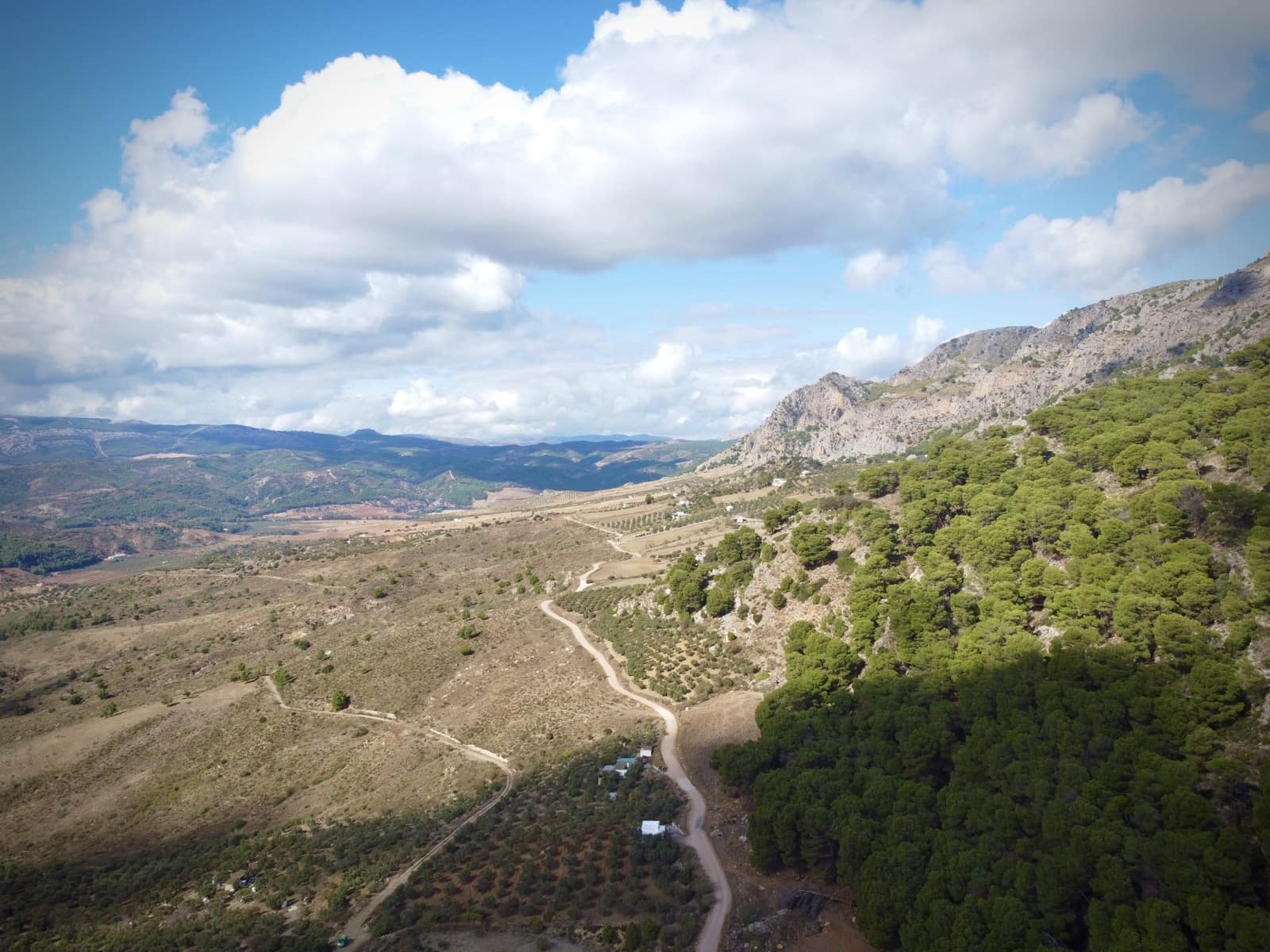 Grunde uden byggetilladelser til salg i Casarabonela - € 320.000 (Ref: 9401007)