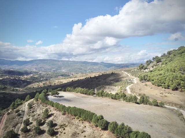 Mark till salu i Casarabonela - 320 000 € (Ref: 9401007)