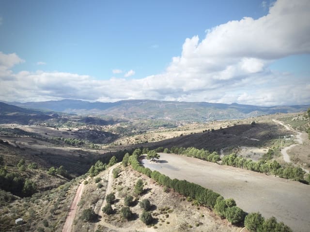 Mark till salu i Casarabonela - 320 000 € (Ref: 9401007)