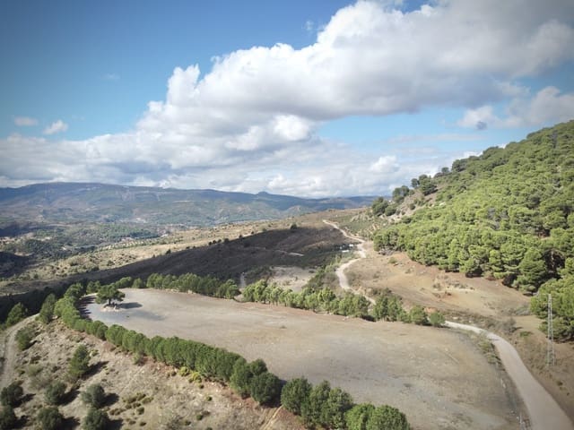 Mark till salu i Casarabonela - 320 000 € (Ref: 9401007)