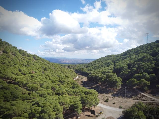 Mark till salu i Casarabonela - 320 000 € (Ref: 9401007)