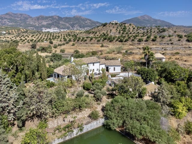 3 soveværelse Finca/Landehus til salg i Casarabonela med swimmingpool - € 800.000 (Ref: 9411294)