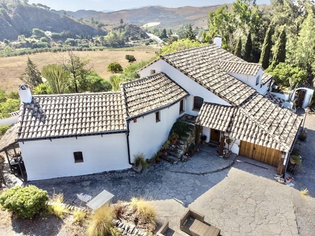 3 soveværelse Finca/Landehus til salg i Casarabonela med swimmingpool - € 800.000 (Ref: 9411294)