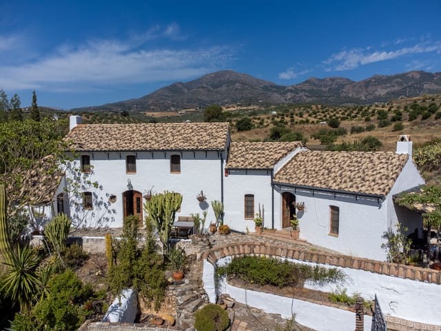 3 soveværelse Finca/Landehus til salg i Casarabonela med swimmingpool - € 800.000 (Ref: 9411294)