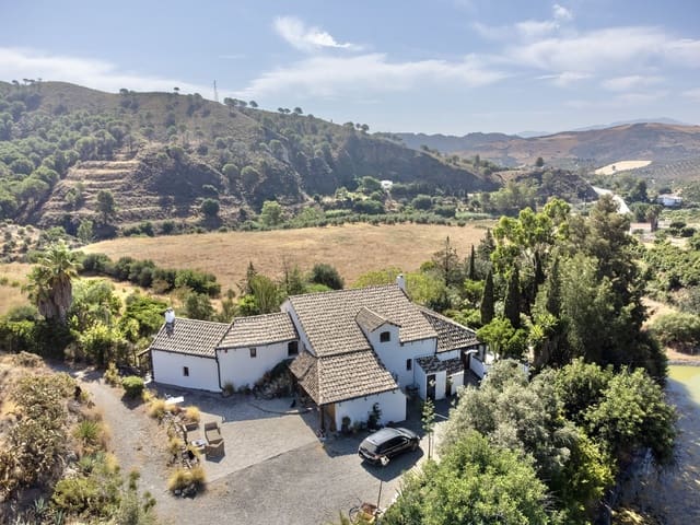 3 soveværelse Finca/Landehus til salg i Casarabonela med swimmingpool - € 800.000 (Ref: 9411294)