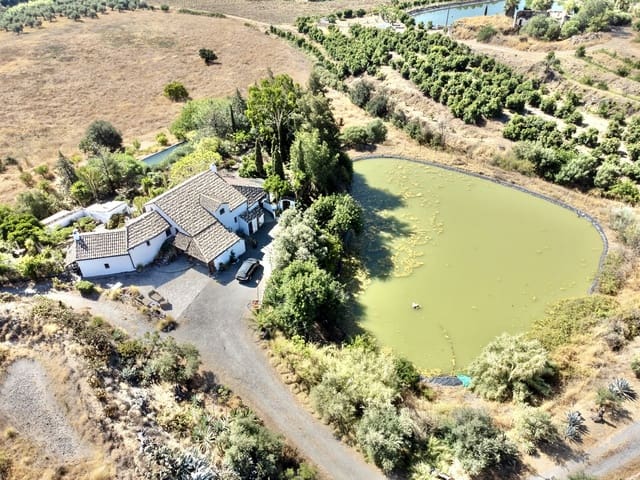 3 soveværelse Finca/Landehus til salg i Casarabonela med swimmingpool - € 800.000 (Ref: 9411294)