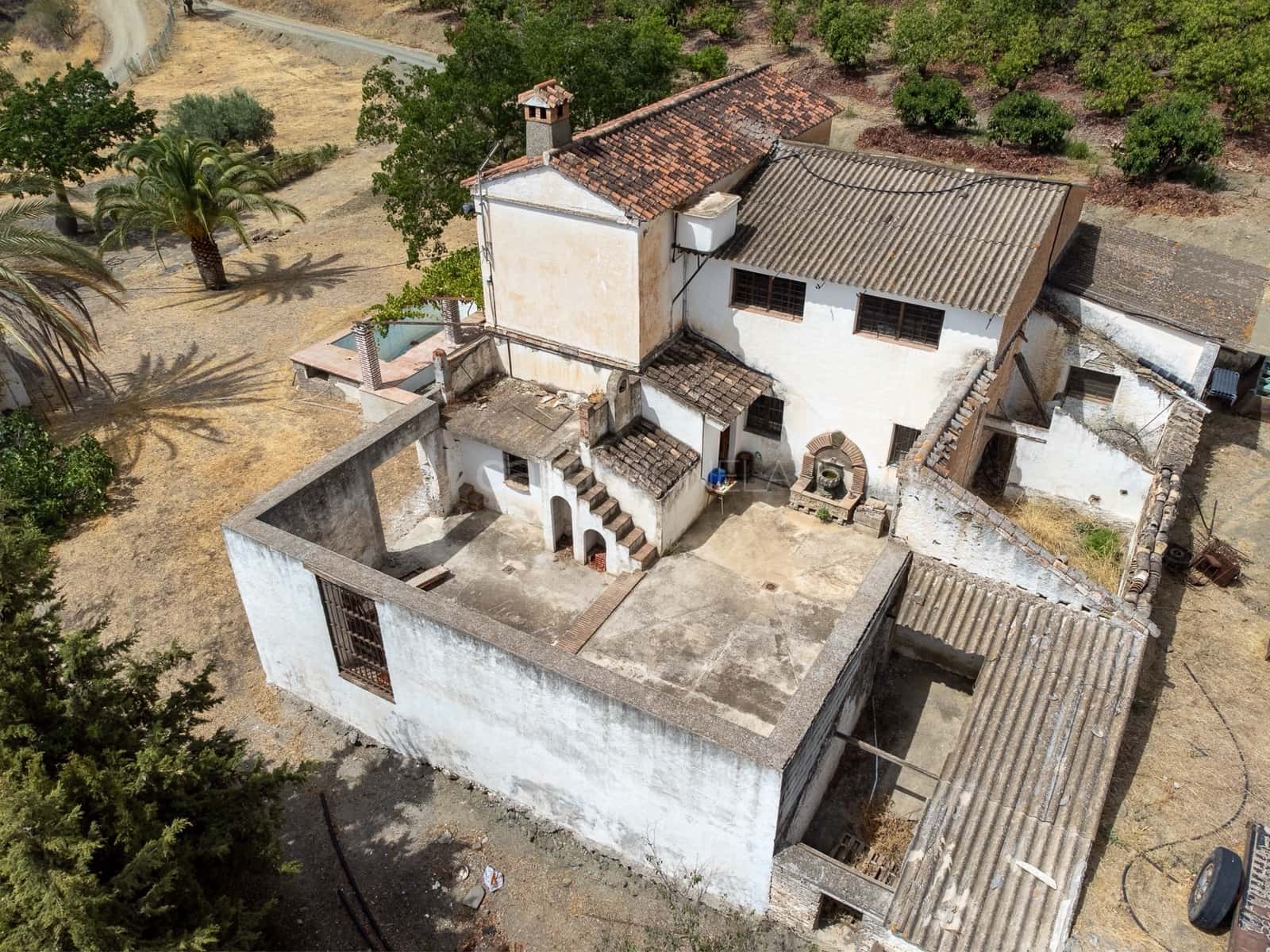 6 soveværelse Finca/Landehus til salg i Casarabonela med swimmingpool - € 400.000 (Ref: 9446999)