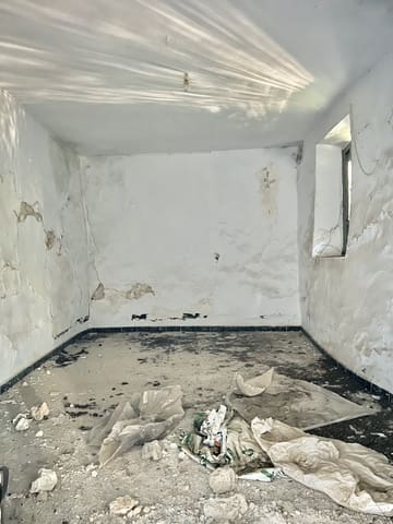 8 soveværelse Byhus til salg i Casarabonela - € 78.000 (Ref: 9449673)