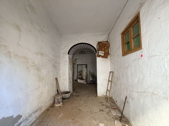 Casa de 8 habitaciones en Casarabonela en venta - 78.000 € (Ref: 9449673)