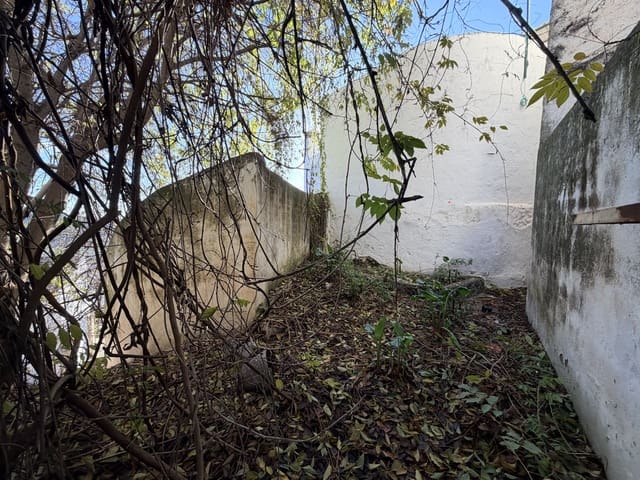 Casa de 8 habitaciones en Casarabonela en venta - 78.000 € (Ref: 9449673)