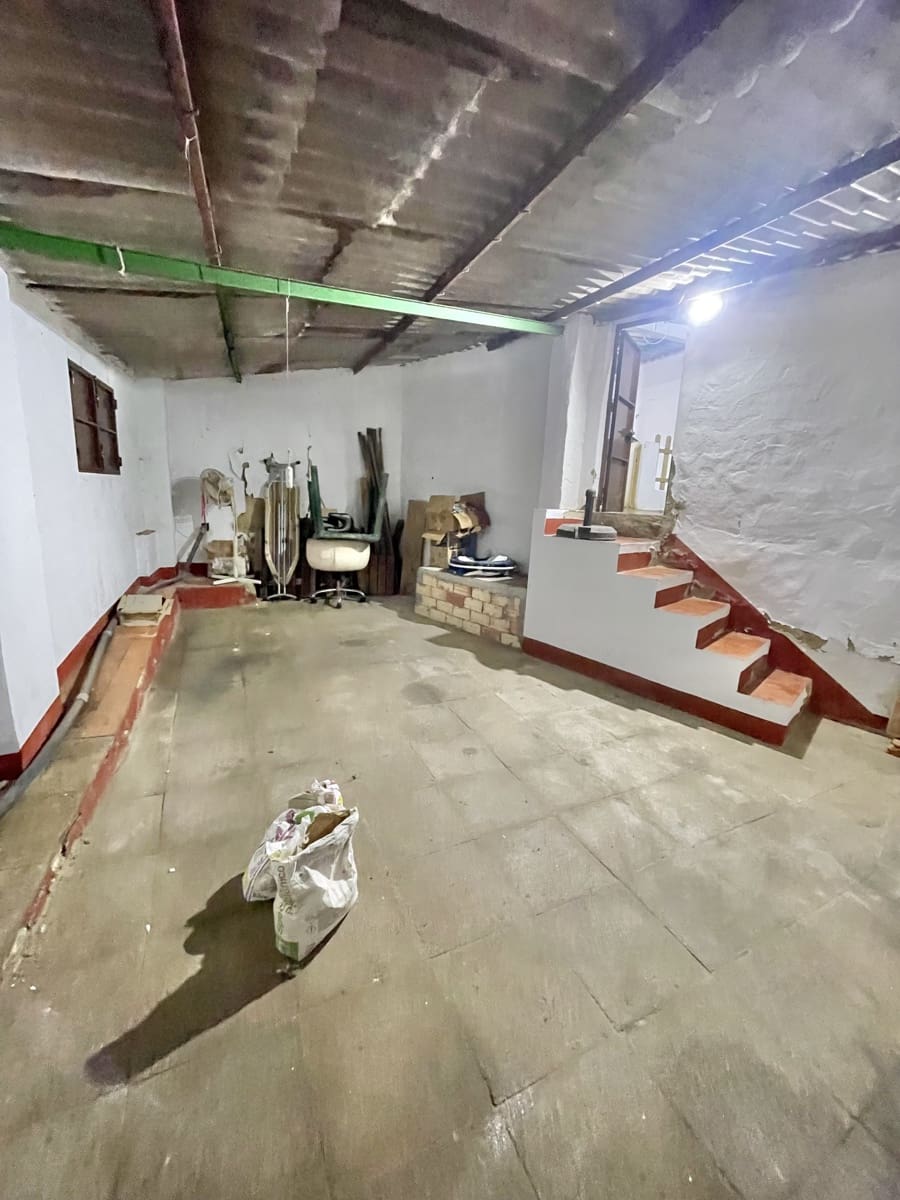 6 slaapkamer Huis te koop in Pruna met garage - € 85.000 (Ref: 9543931)