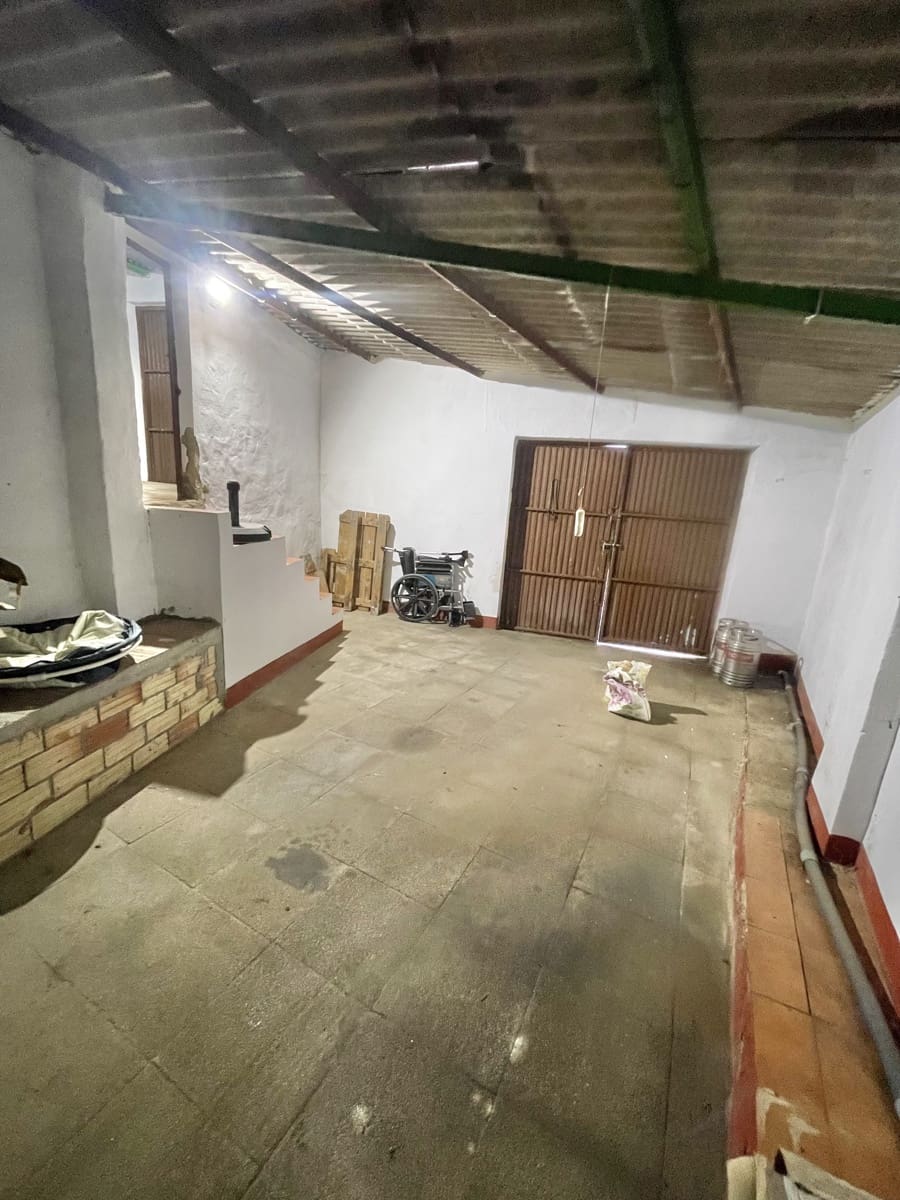 6 slaapkamer Huis te koop in Pruna met garage - € 85.000 (Ref: 9543931)