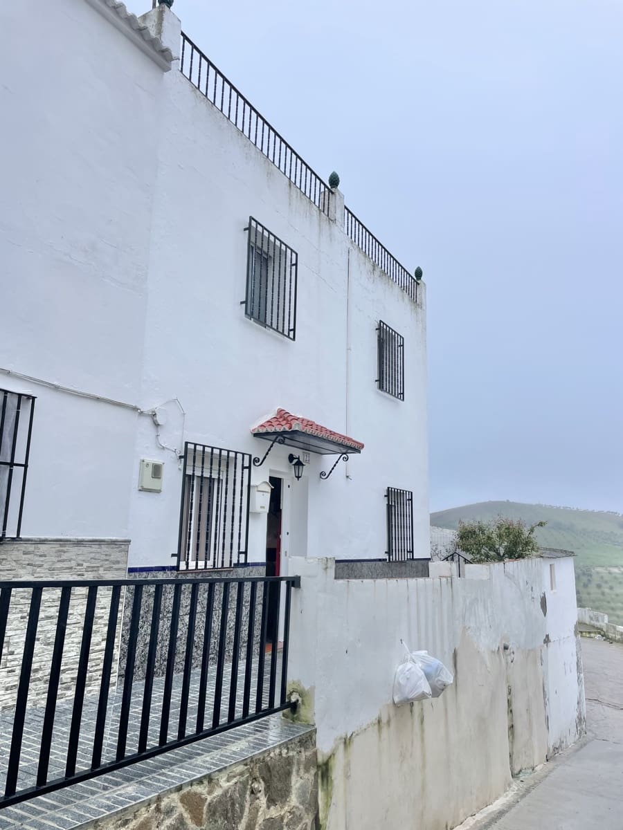 6 slaapkamer Huis te koop in Pruna met garage - € 85.000 (Ref: 9543931)