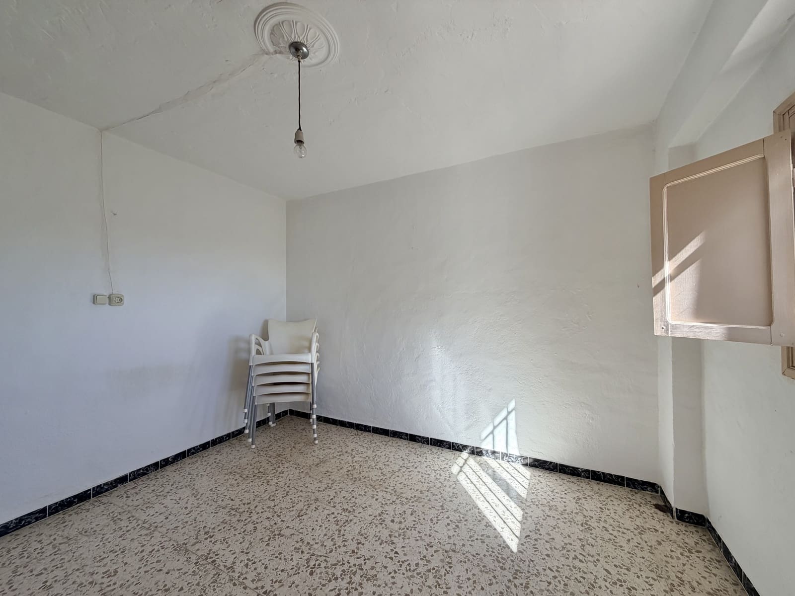 6 Zimmer Reihenhaus zu verkaufen in Casarabonela mit Garage - 160.000 € (Ref: 9620603)