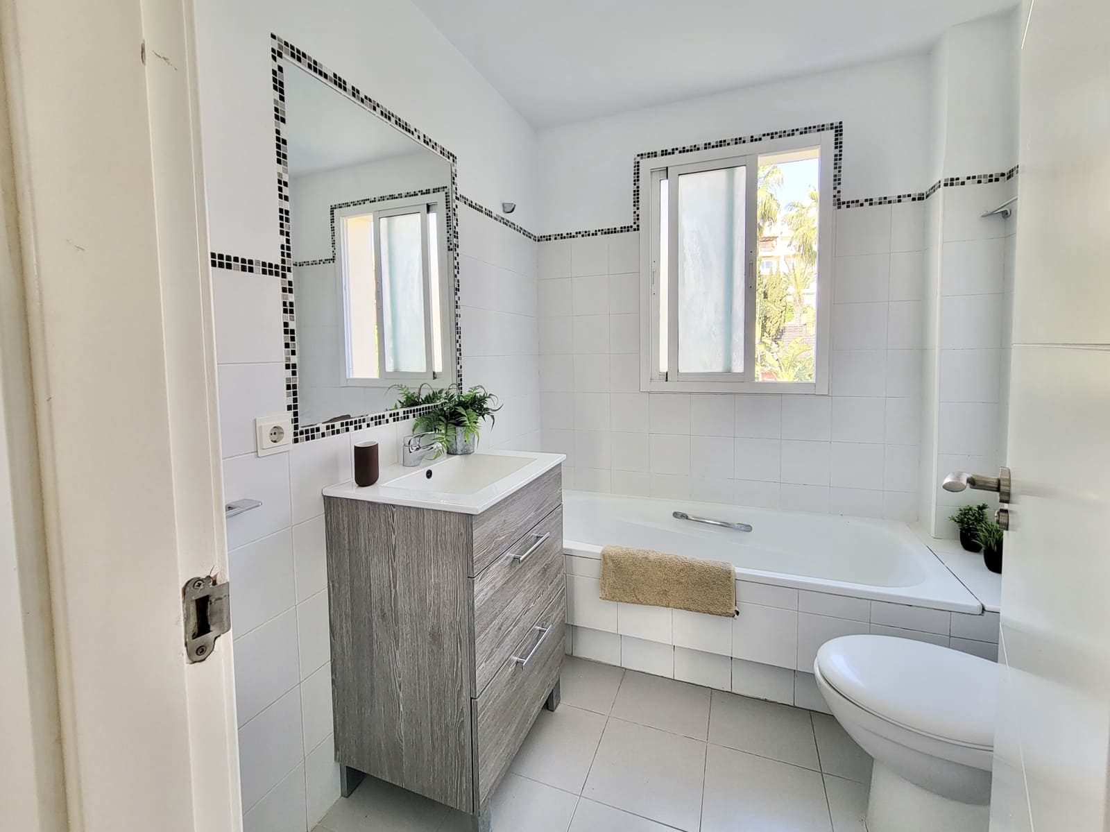 3 bedroom Apartment for sale in Mijas with pool garage - € 312,000 (Ref: 9683903)