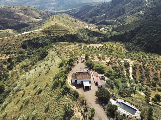 7 chambre Finca/Maison de Campagne à vendre à Casarabonela avec piscine garage - 749 000 € (Ref: 9715209)