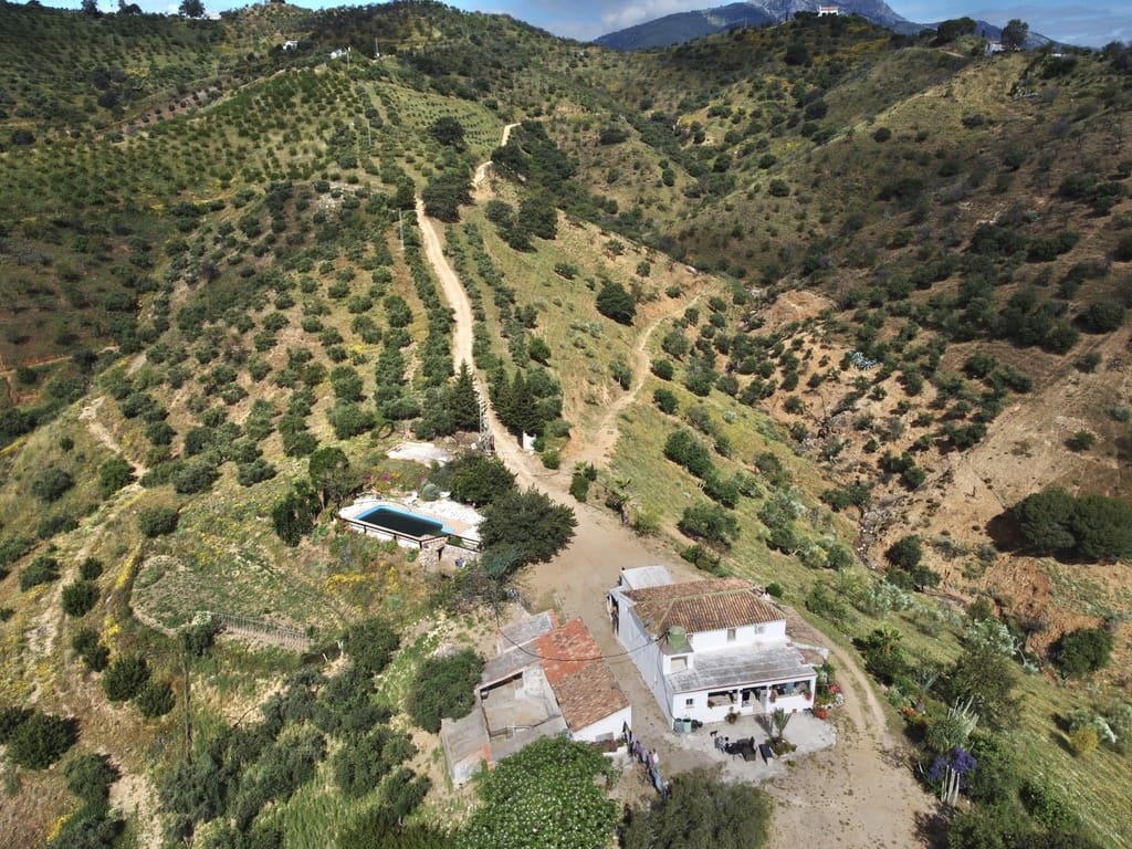 7 chambre Finca/Maison de Campagne à vendre à Casarabonela avec piscine garage - 749 000 € (Ref: 9715209)