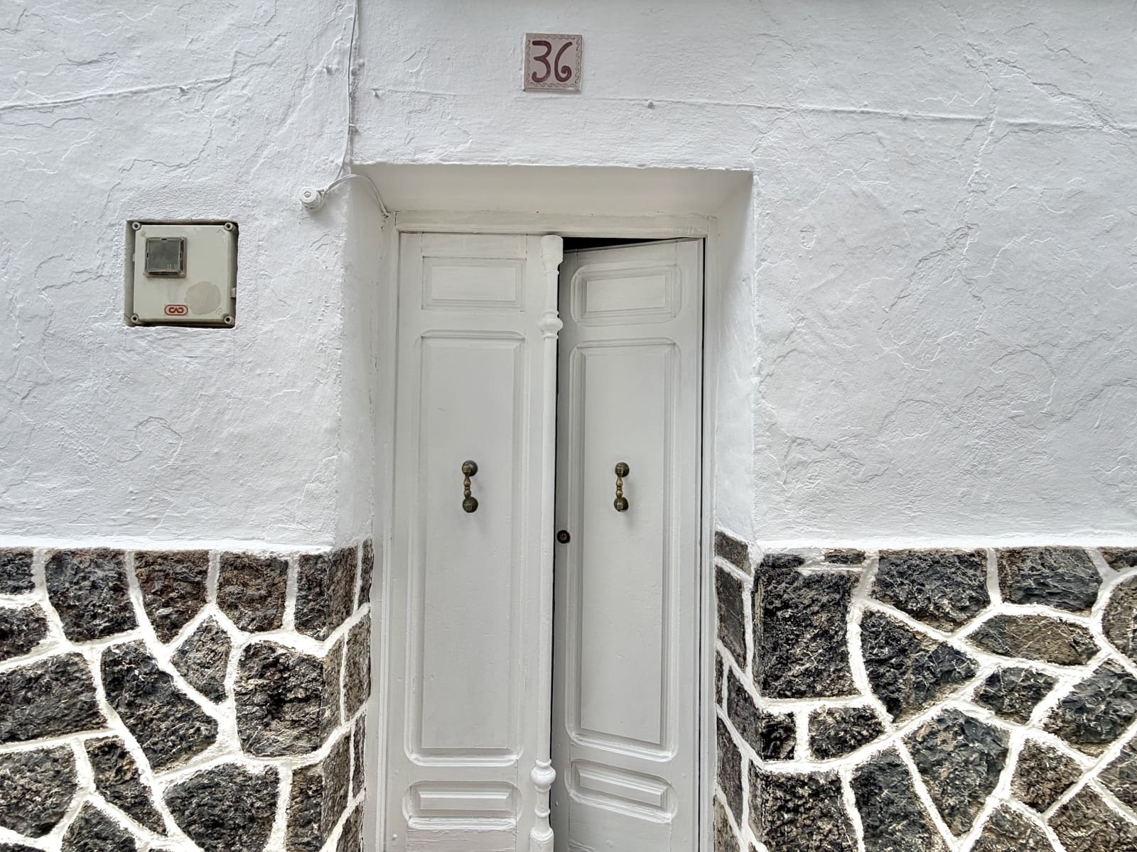 2 bedroom Townhouse for sale in Casarabonela - € 89,950 (Ref: 9852279)