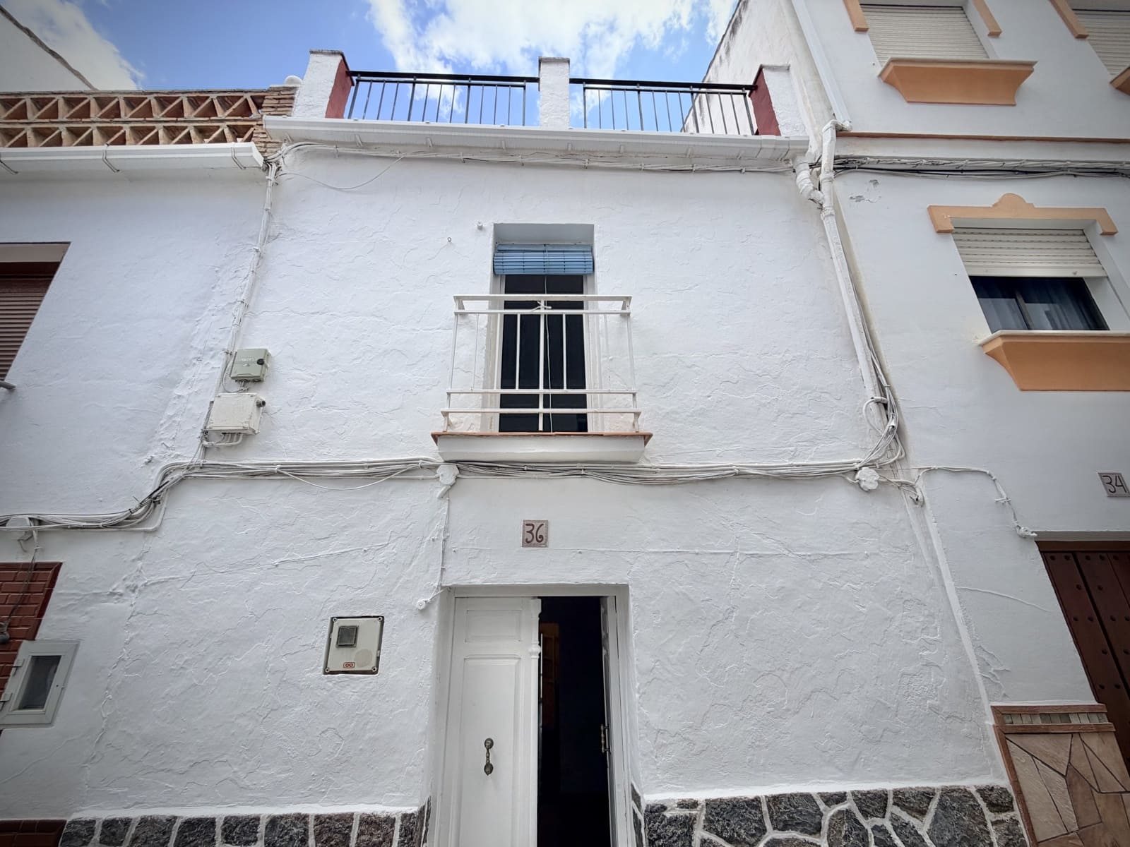 2 bedroom Townhouse for sale in Casarabonela - € 89,950 (Ref: 9852279)