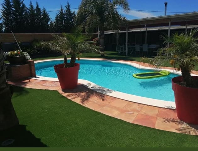 5 bedroom Restaurant/Bar for sale in Montbrió del Camp with pool garage - € 2,875,000 (Ref: 9363051)