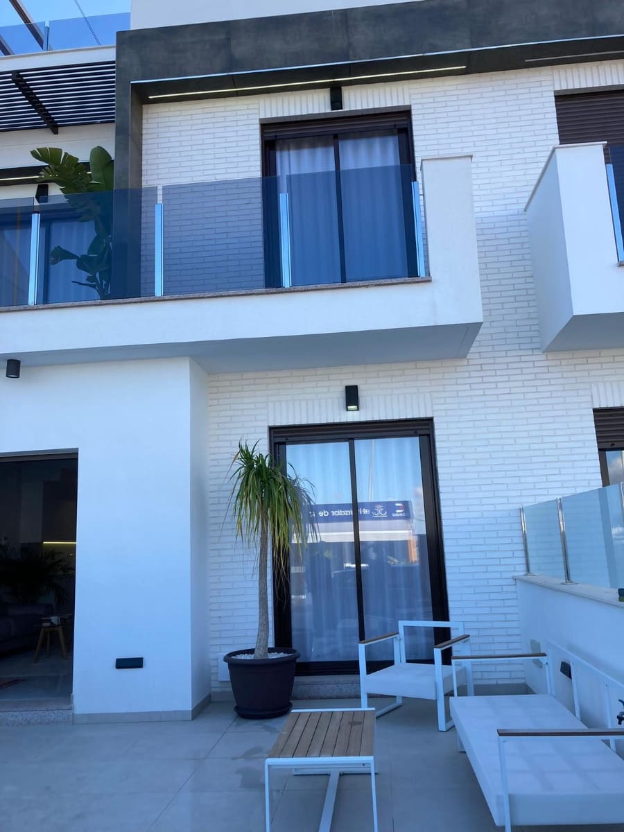 3 quarto Moradia para venda em San Pedro del Pinatar com piscina - 345 000 € (Ref: 9447118)