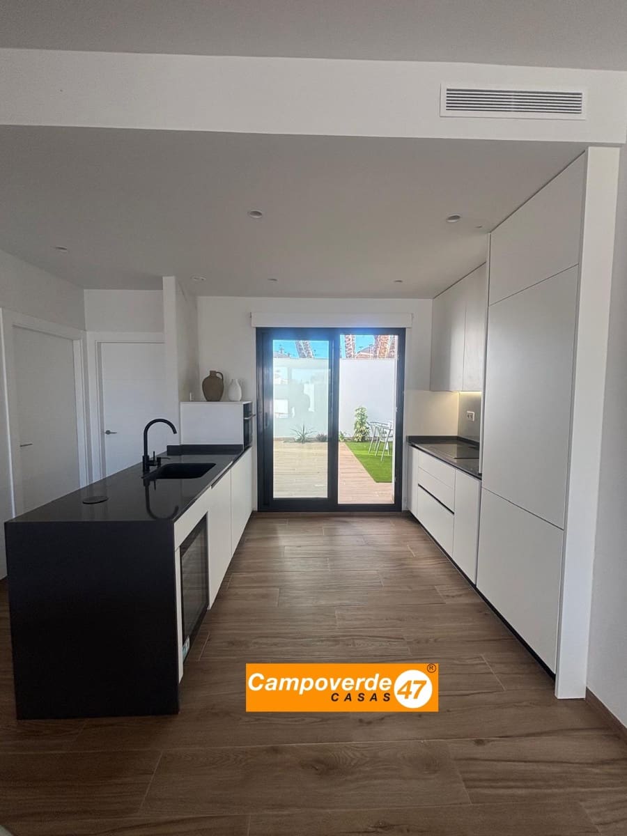 3 slaapkamer Villa te koop in San Pedro del Pinatar met zwembad garage - € 479.900 (Ref: 9447124)