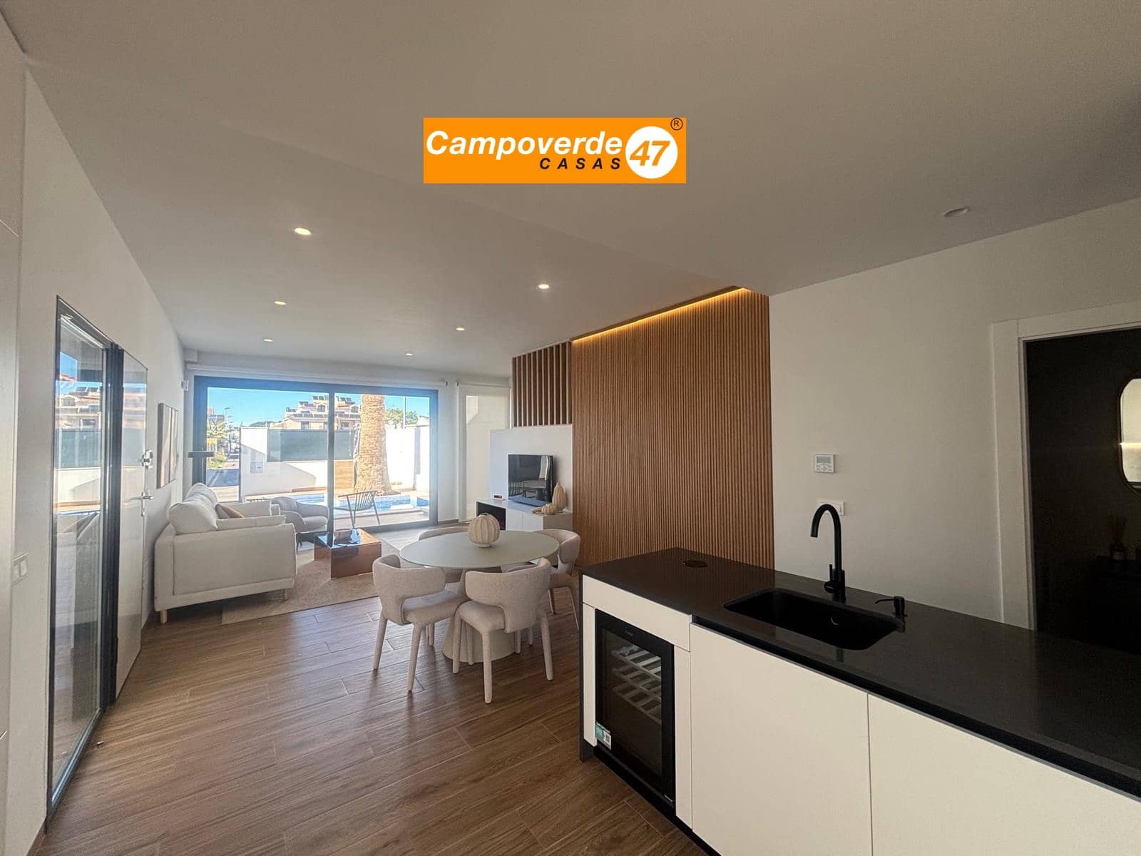 3 slaapkamer Villa te koop in San Pedro del Pinatar met zwembad garage - € 479.900 (Ref: 9447124)
