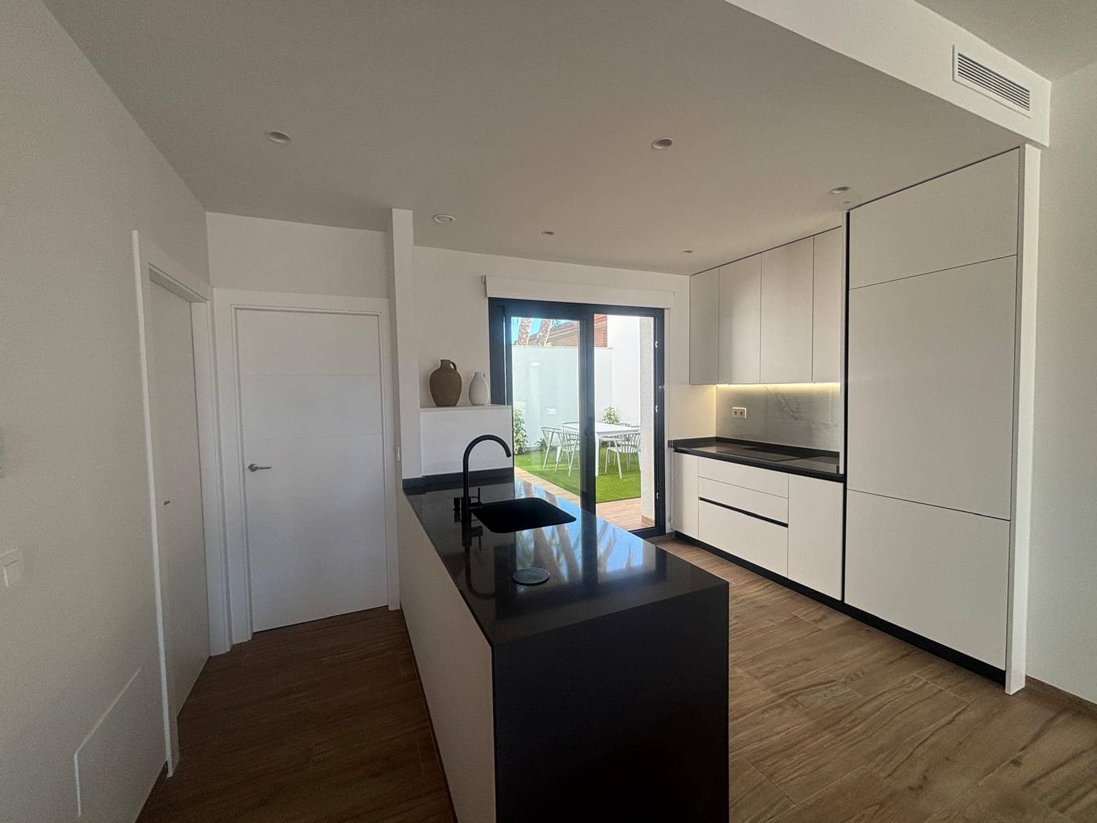 3 slaapkamer Villa te koop in San Pedro del Pinatar met zwembad garage - € 479.900 (Ref: 9447124)