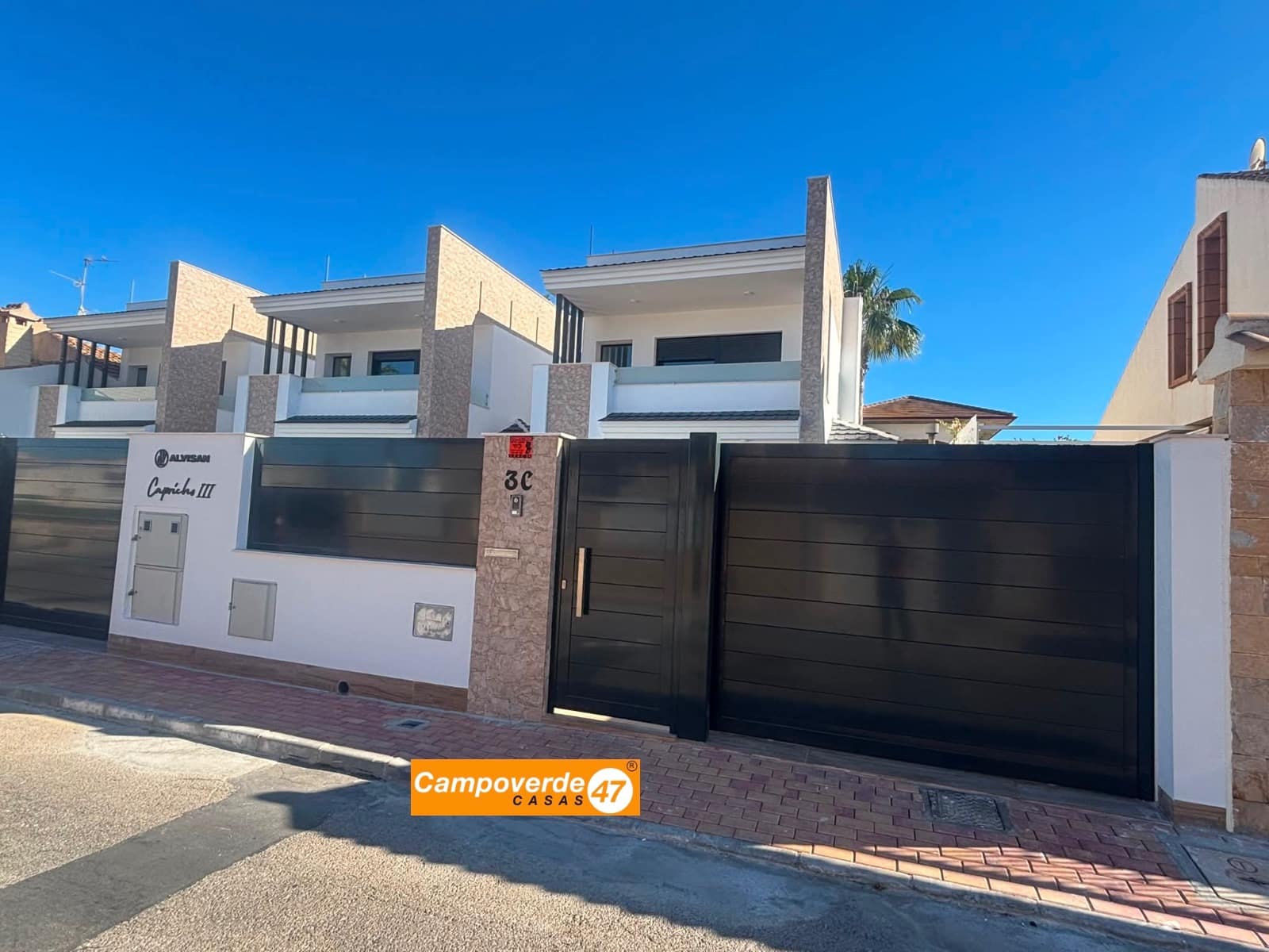 3 slaapkamer Villa te koop in San Pedro del Pinatar met zwembad garage - € 479.900 (Ref: 9447124)