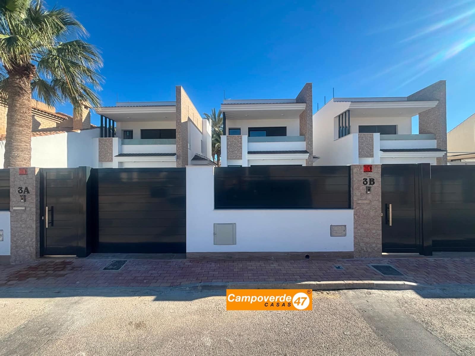 3 slaapkamer Villa te koop in San Pedro del Pinatar met zwembad garage - € 479.900 (Ref: 9447124)