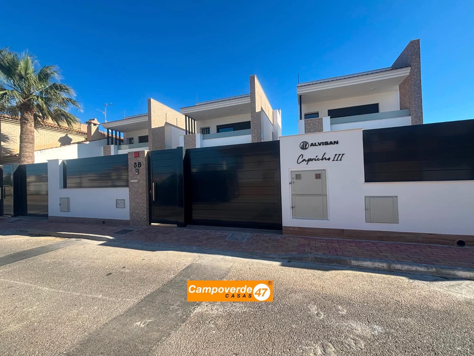3 slaapkamer Villa te koop in San Pedro del Pinatar met zwembad garage - € 479.900 (Ref: 9447124)