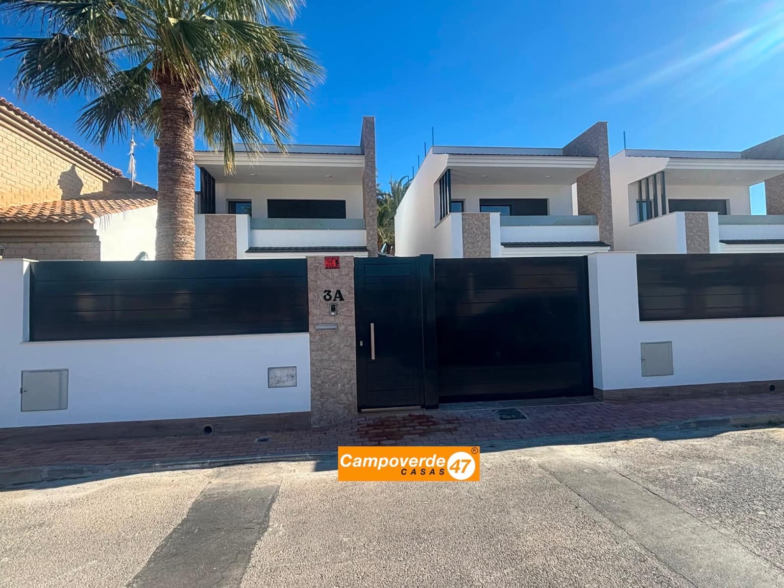 3 slaapkamer Villa te koop in San Pedro del Pinatar met zwembad garage - € 479.900 (Ref: 9447124)